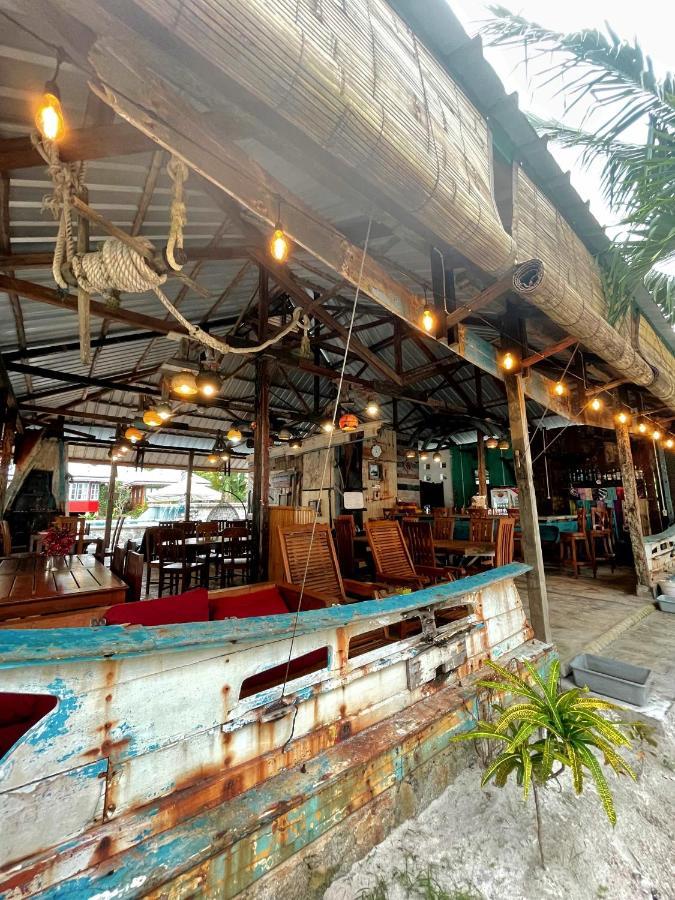 Rock And Wreck Dive Resort Tanjungbinga Екстер'єр фото